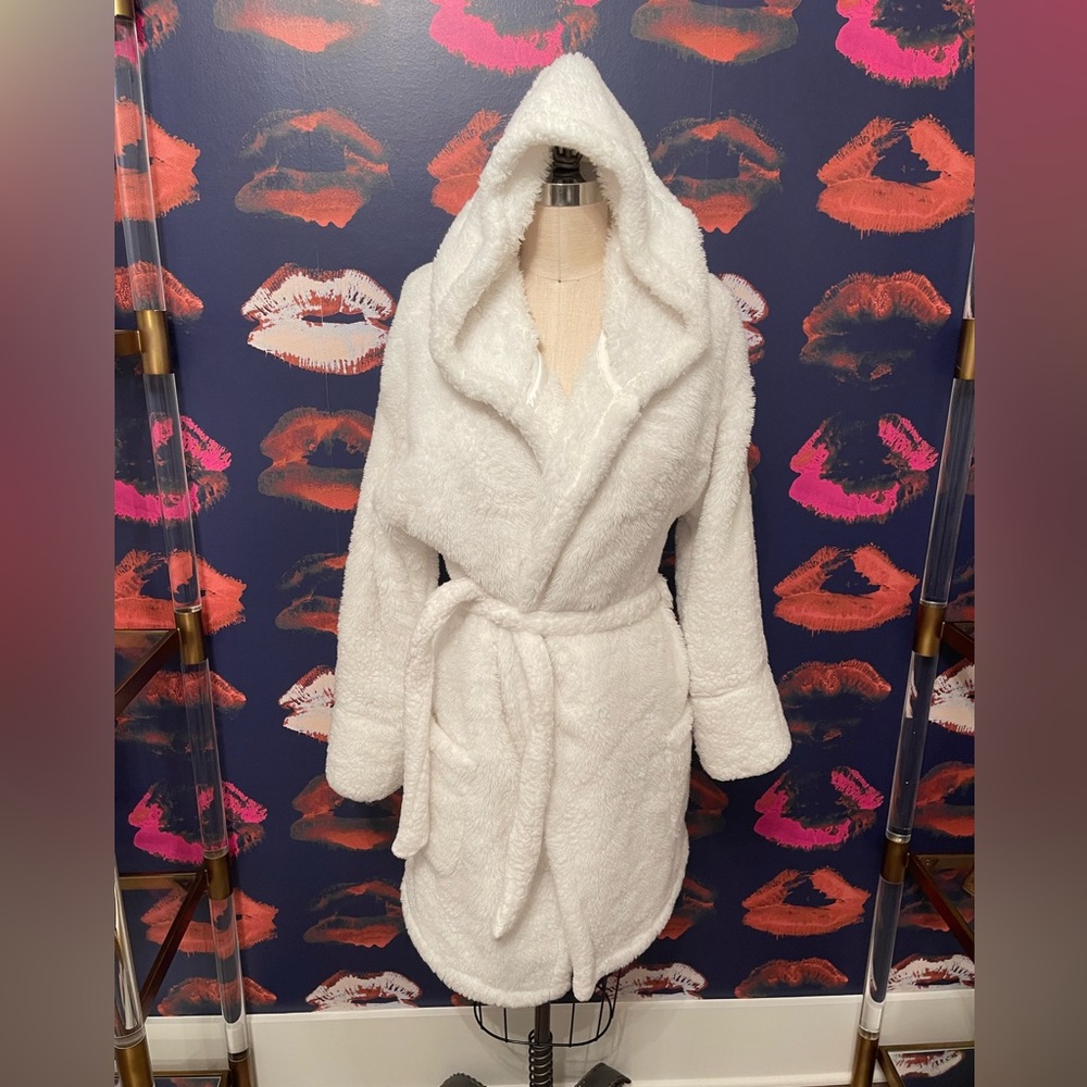 Z Supply fuzzy white robe